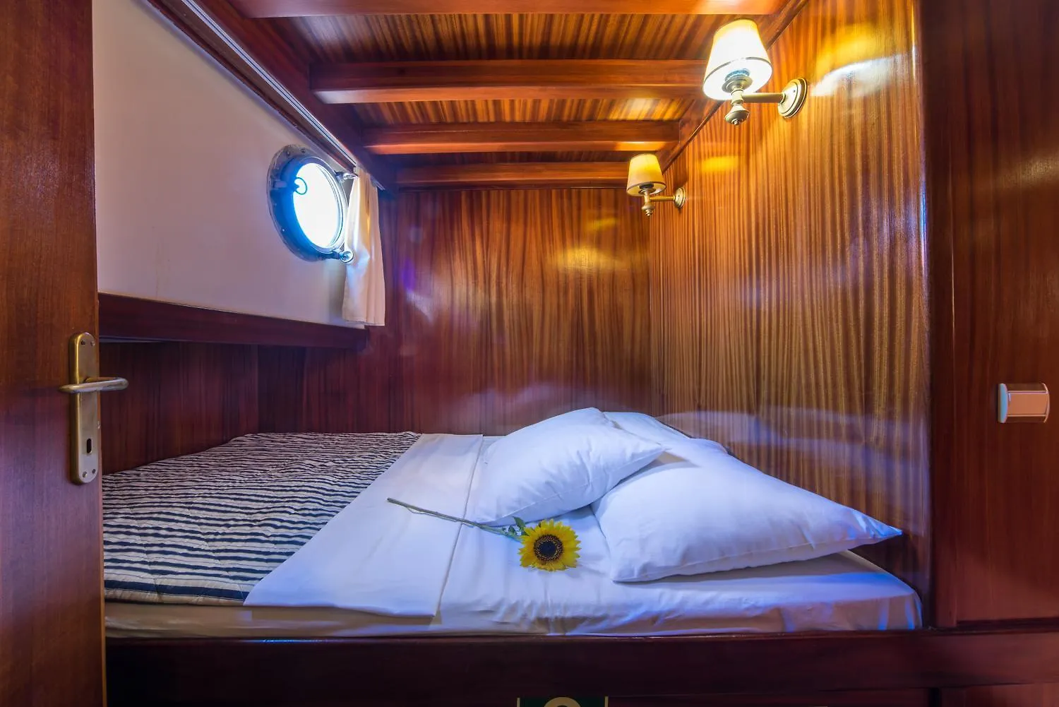 Charming Cabin On Msy Alisa Week Long Island Hopping Adventure Through Dalmatian Coastal Gems Σπλιτ 0*,  Κροατία