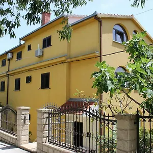 2* Pensjonat Eros